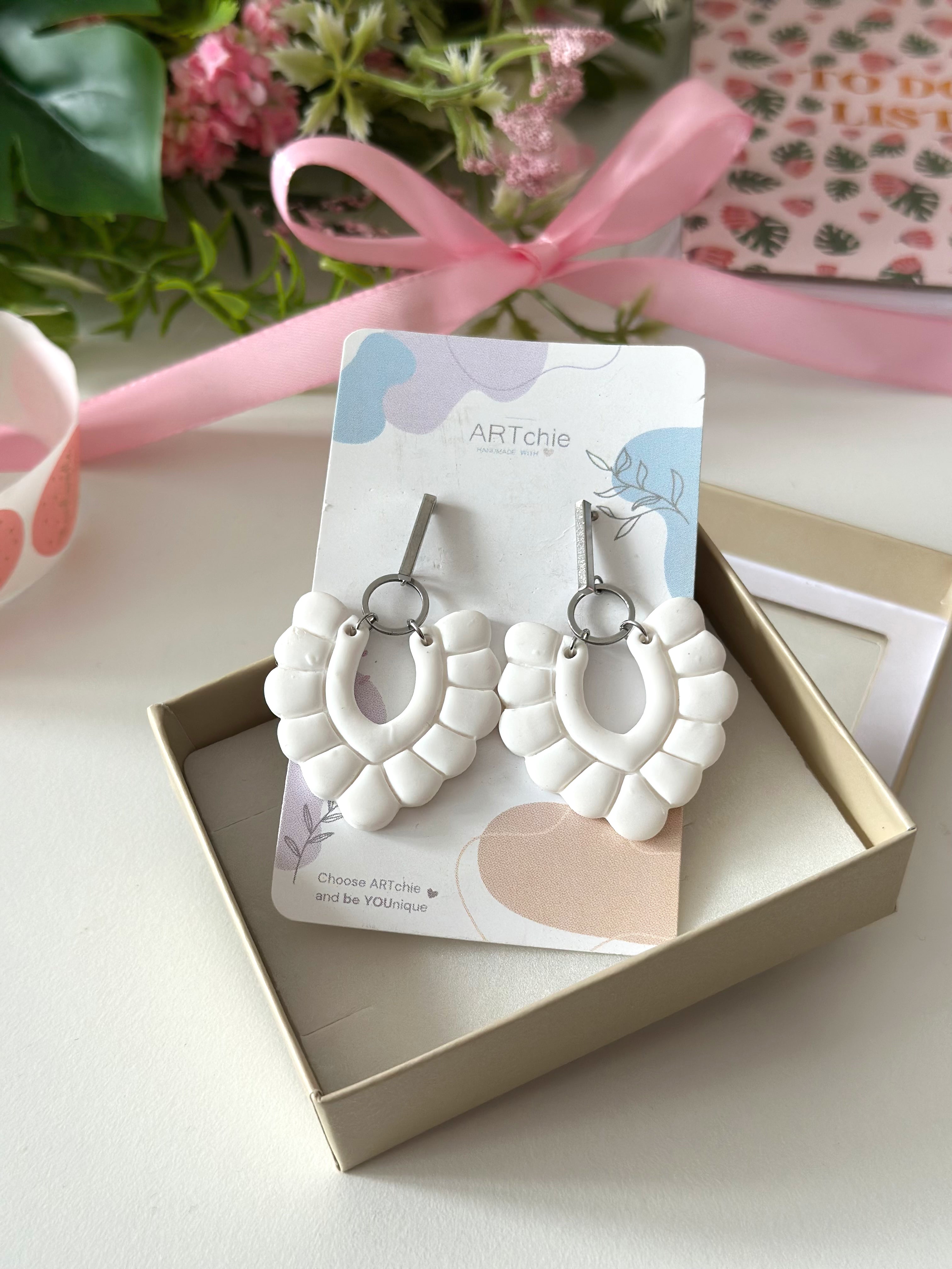White Dangle
